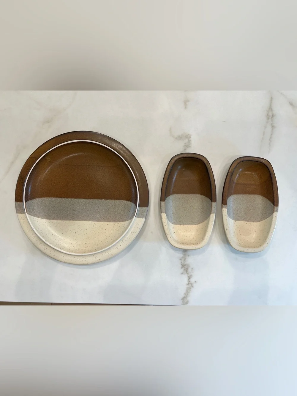 Fabrik Agate Pass 13 inch round platter designed by Jim McBride and 2 side trays